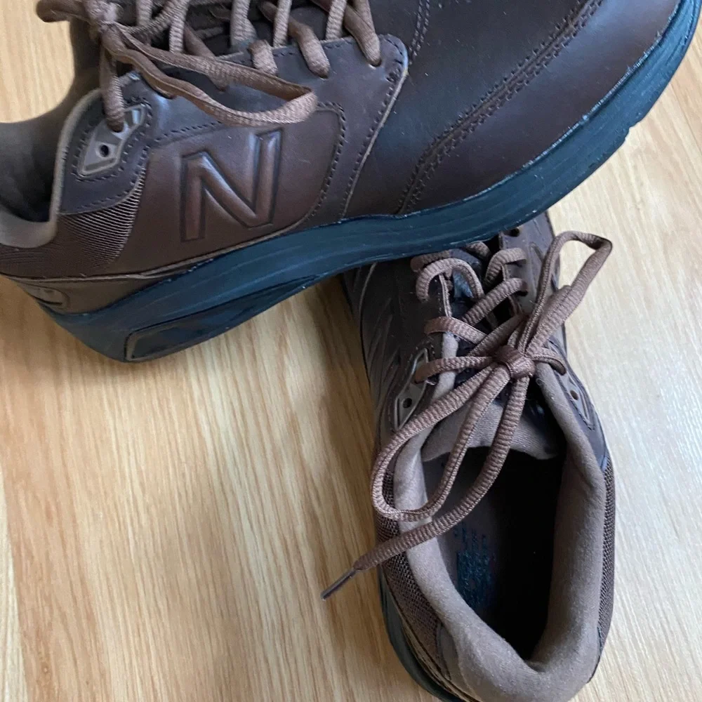 New Balance Mens Leather Shoes. NWOT